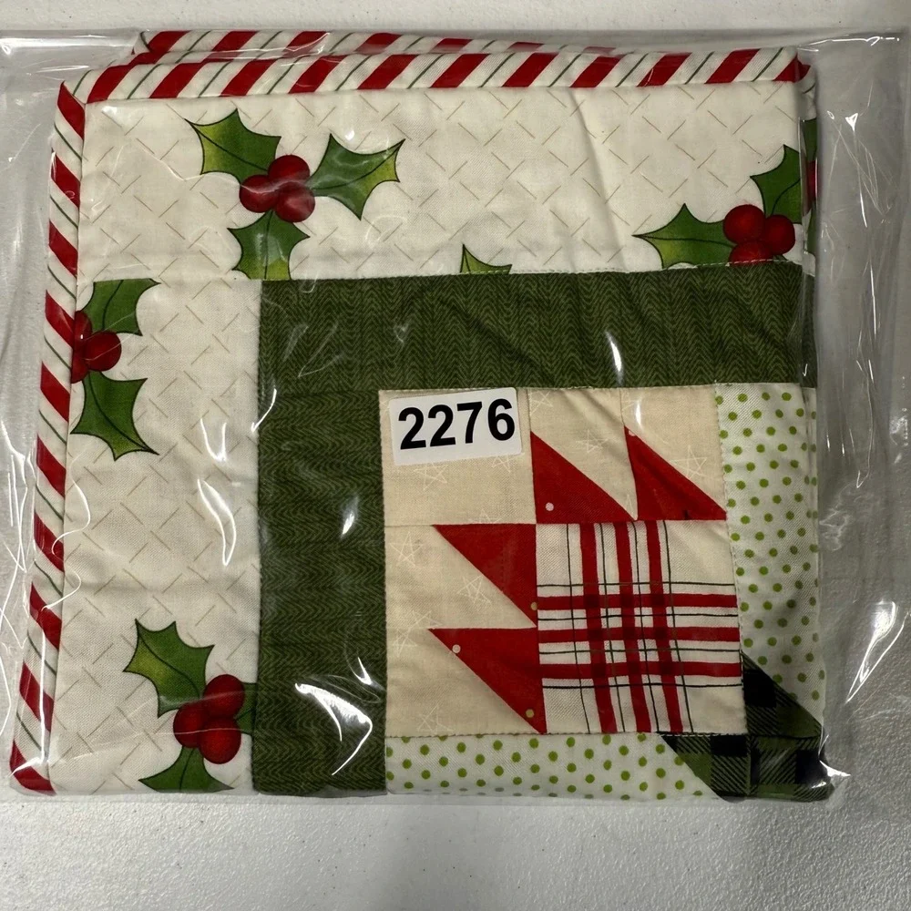 Handmade Christmas Quilted placemat Trivet Holly‎ Star Quilt centerpiece berry